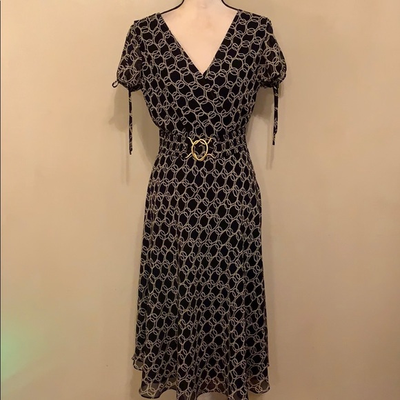 Adrianna Papell Dresses & Skirts - Adrianna Papell silk dress